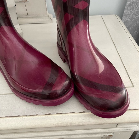 Burberry Rain Boots - Picture 4 of 7